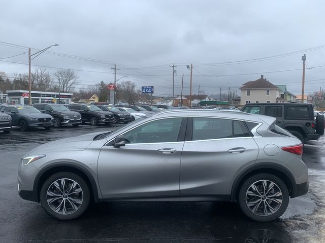 2018 INFINITI QX30 Luxury