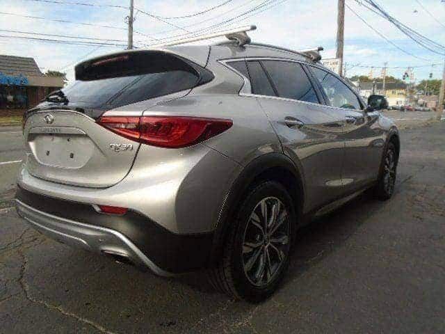 2018 INFINITI QX30 Luxury