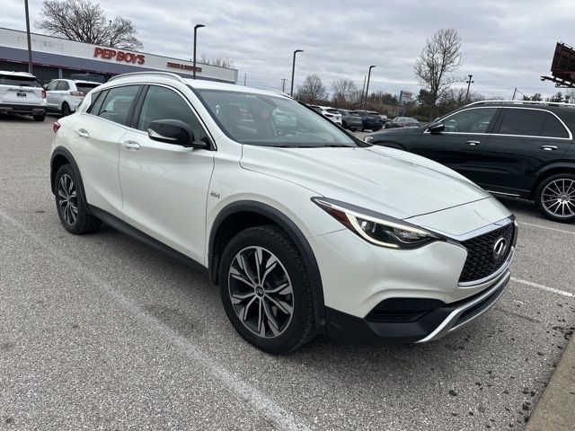 2018 INFINITI QX30 Luxury