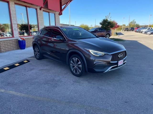 2018 INFINITI QX30 Luxury