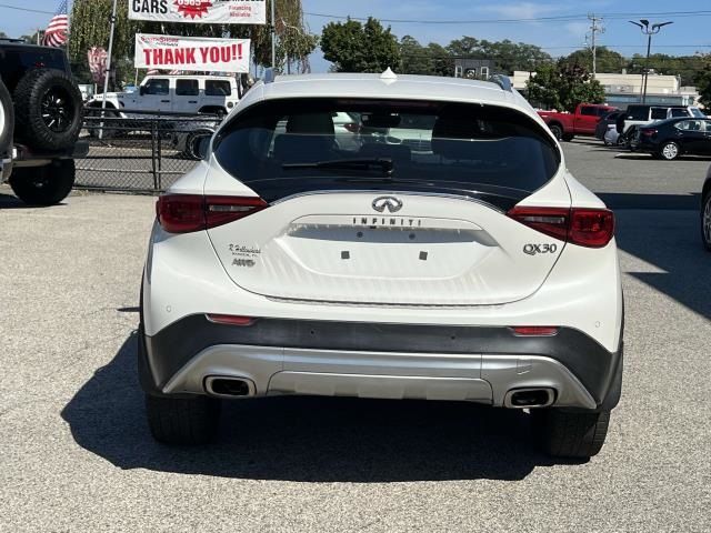 2018 INFINITI QX30 Premium