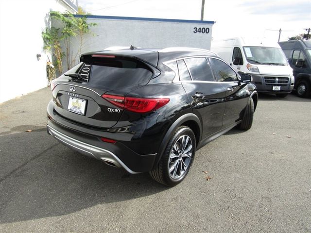 2018 INFINITI QX30 Premium