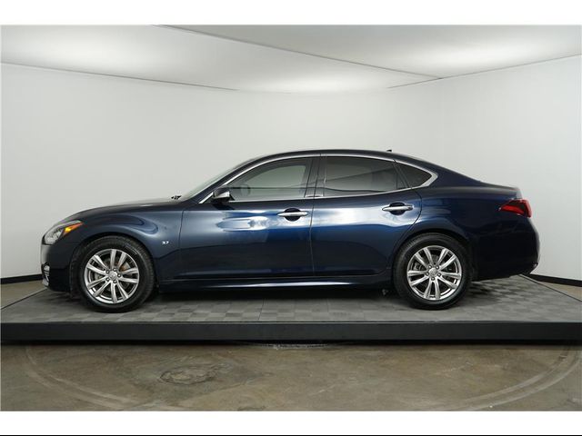 2018 INFINITI Q70 3.7 Luxe