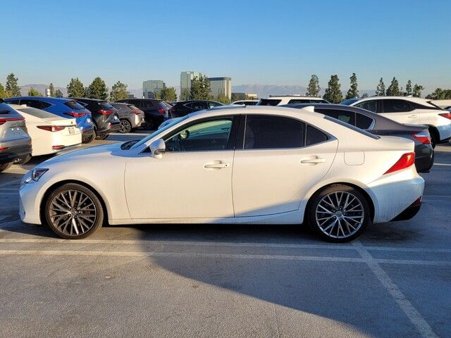 2018 Lexus IS 300