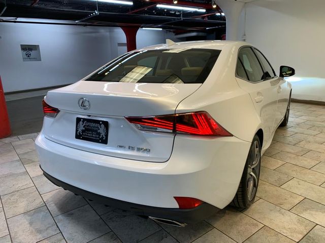 2018 Lexus IS 