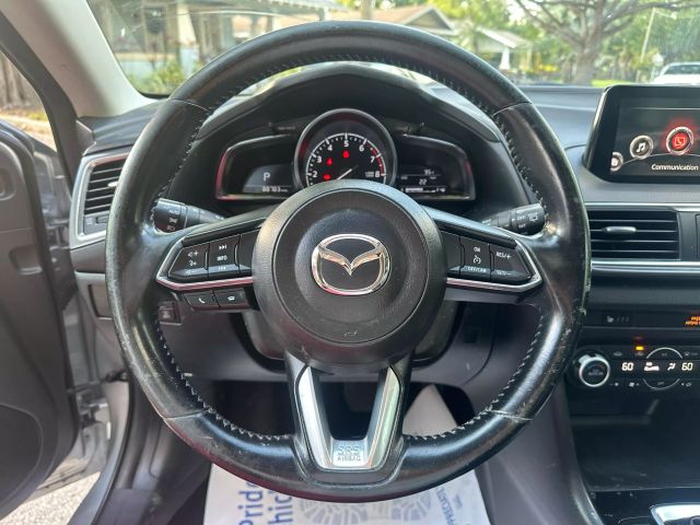 Vehicle image 15 of 18
