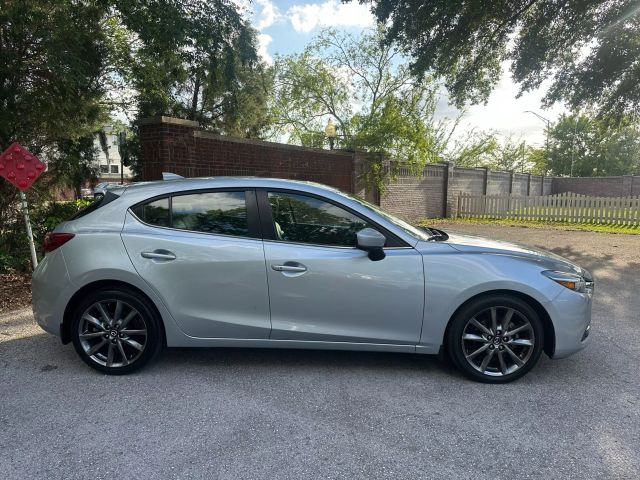 Vehicle image 7 of 18