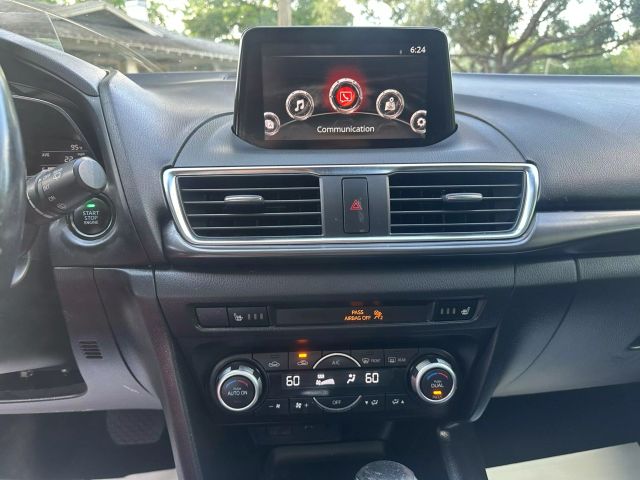 Vehicle image 16 of 18