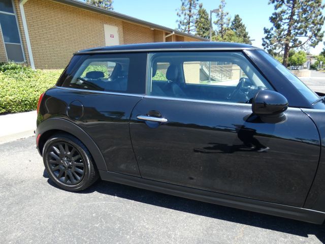 2018 MINI Cooper Hardtop Base