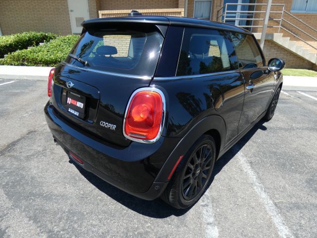 2018 MINI Cooper Hardtop Base