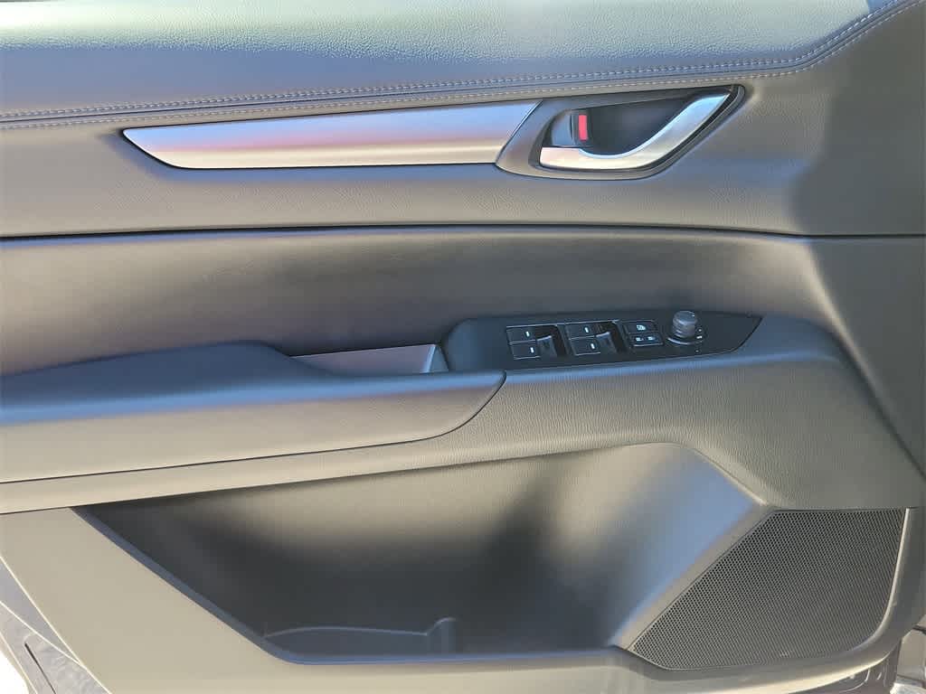 Vehicle image 16 of 31
