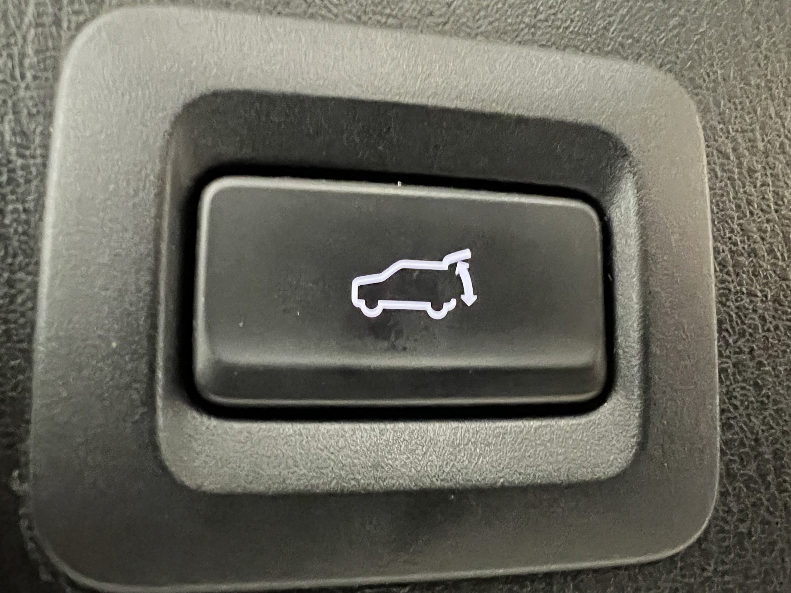 Vehicle image 25 of 34