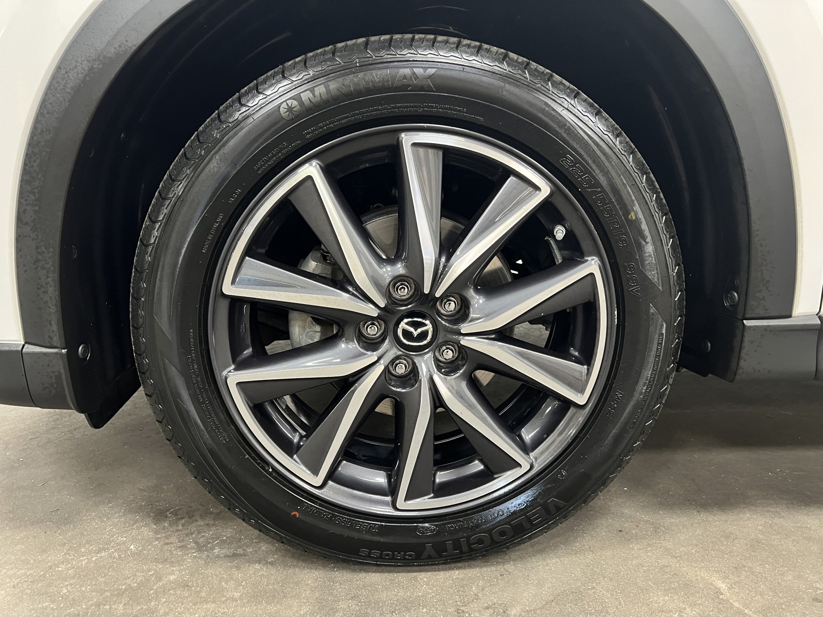 Vehicle image 23 of 34