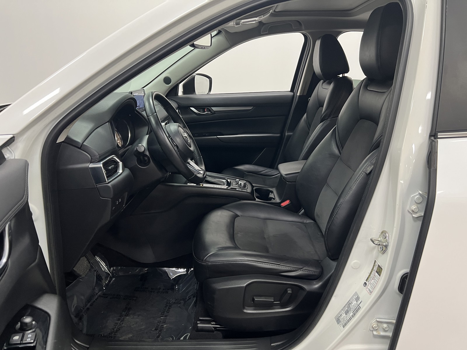Vehicle image 19 of 34