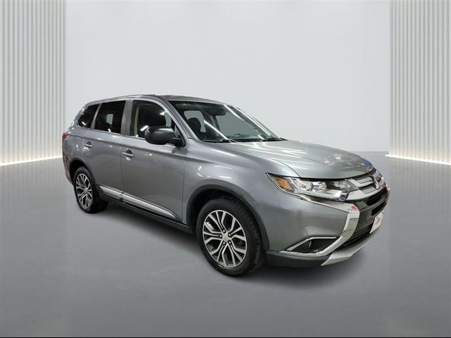 2018 Mitsubishi Outlander ES