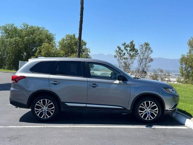 2018 Mitsubishi Outlander ES