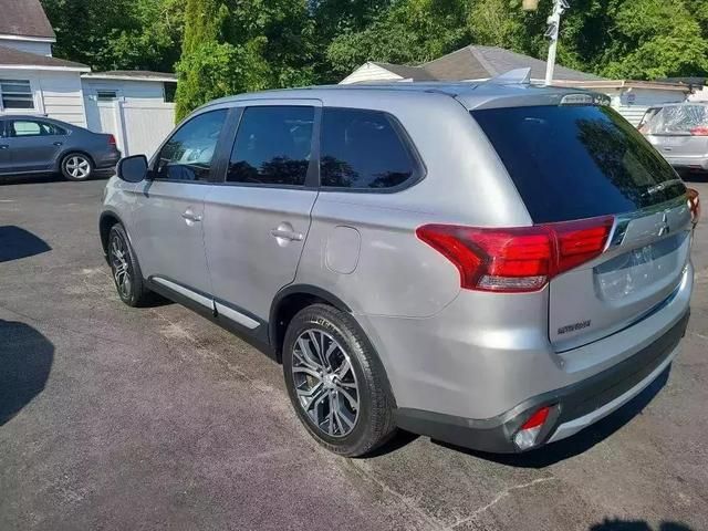 2018 Mitsubishi Outlander LE