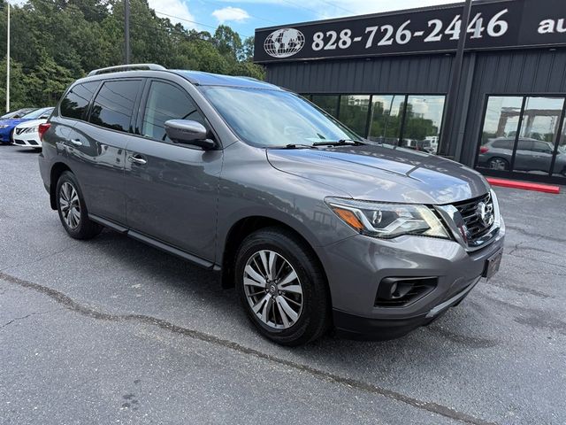 2018 Nissan Pathfinder SL