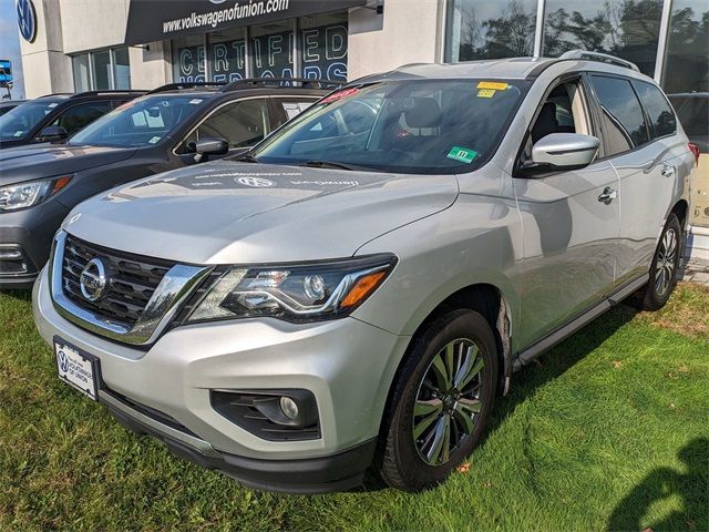 2018 Nissan Pathfinder SV