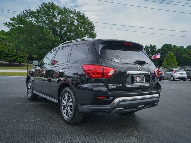 2018 Nissan Pathfinder SV