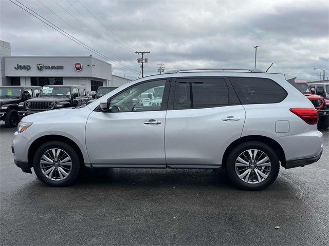 2018 Nissan Pathfinder SV