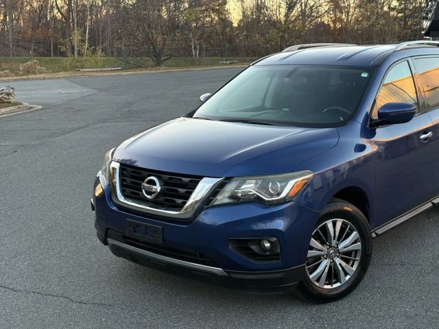 2018 Nissan Pathfinder SV