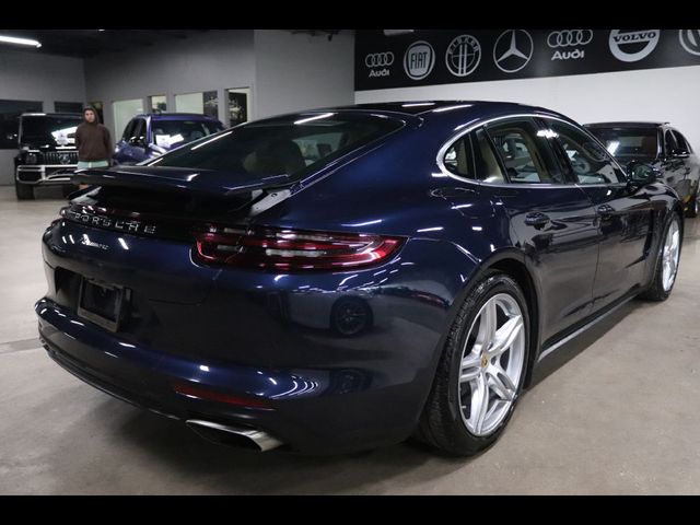 2018 Porsche Panamera 