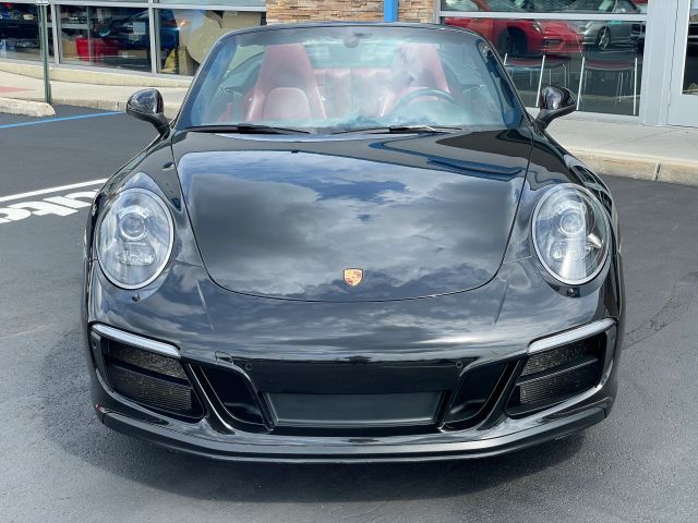 2018 Porsche 911 Carrera 4 GTS