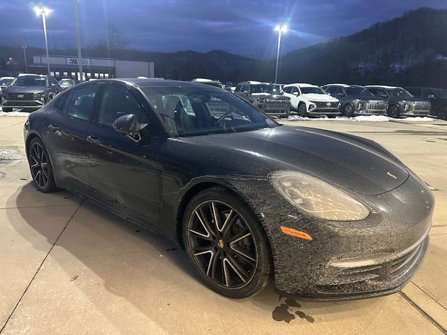 2018 Porsche Panamera 4