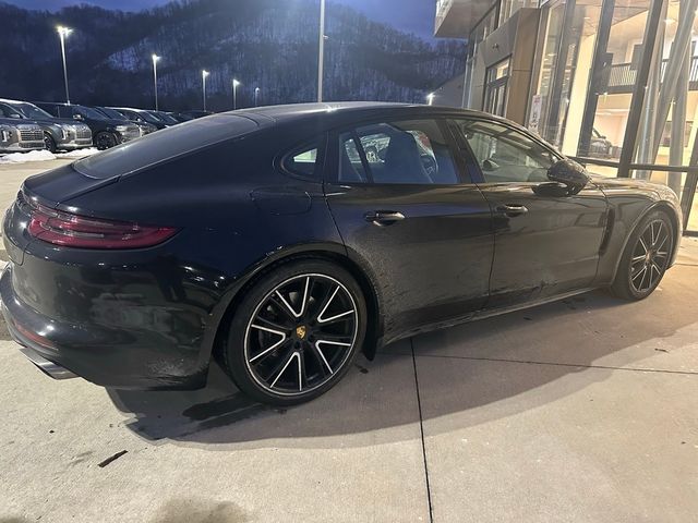 2018 Porsche Panamera 4