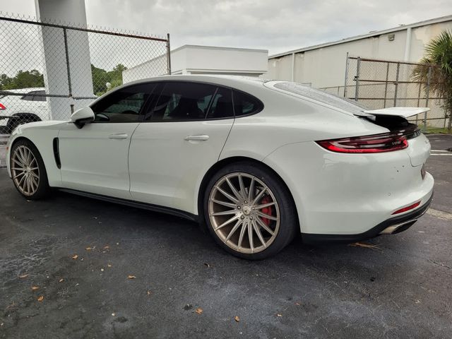 2018 Porsche Panamera 4