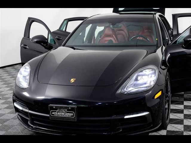 2018 Porsche Panamera 4