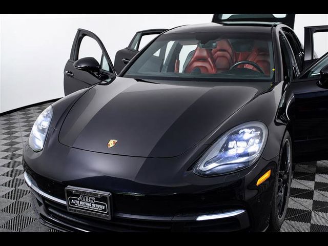 2018 Porsche Panamera 4
