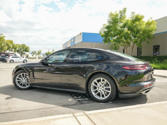 2018 Porsche Panamera 4