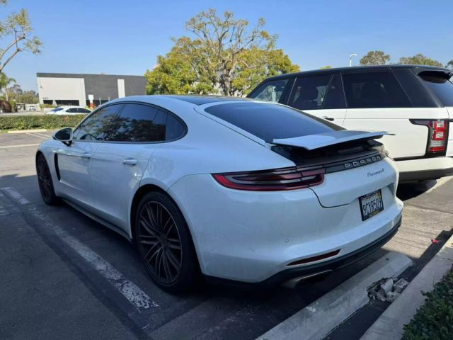 2018 Porsche Panamera 4