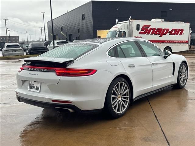 2018 Porsche Panamera 