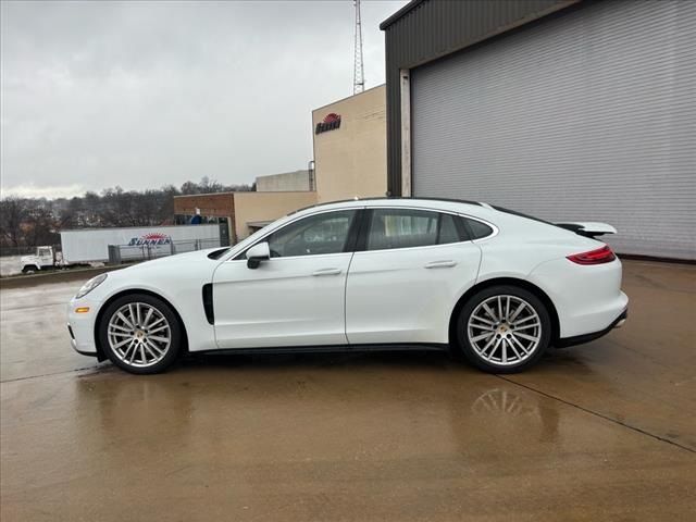 2018 Porsche Panamera 