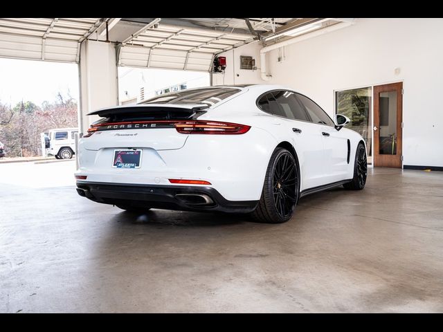 2018 Porsche Panamera 