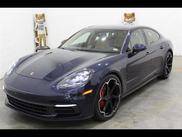 2018 Porsche Panamera 