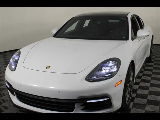 2018 Porsche Panamera 