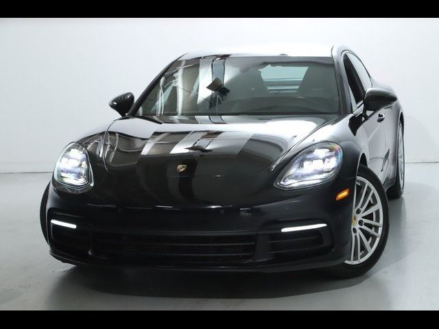 2018 Porsche Panamera 