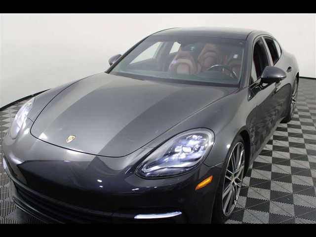 2018 Porsche Panamera 
