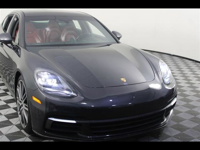 2018 Porsche Panamera 