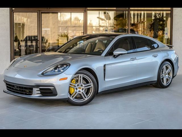 2018 Porsche Panamera 