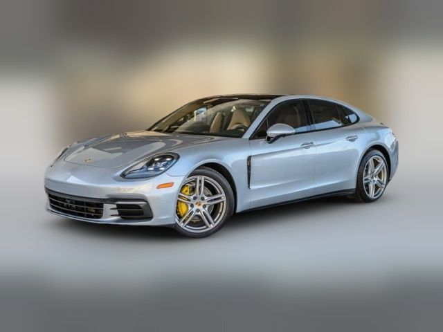 2018 Porsche Panamera 