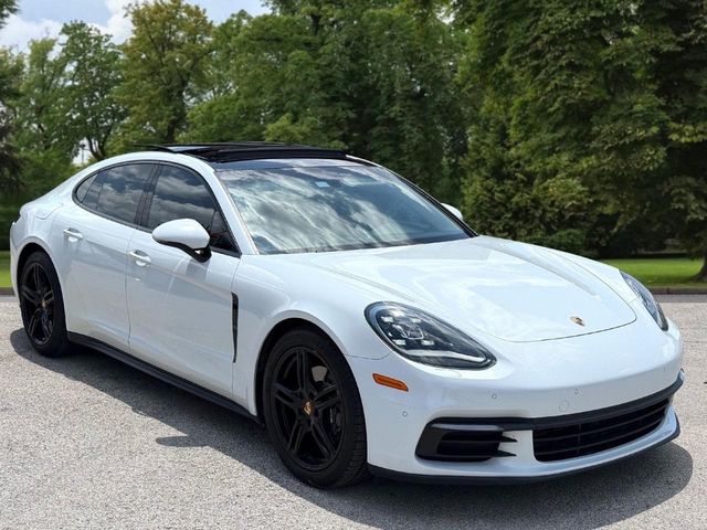 2018 Porsche Panamera 
