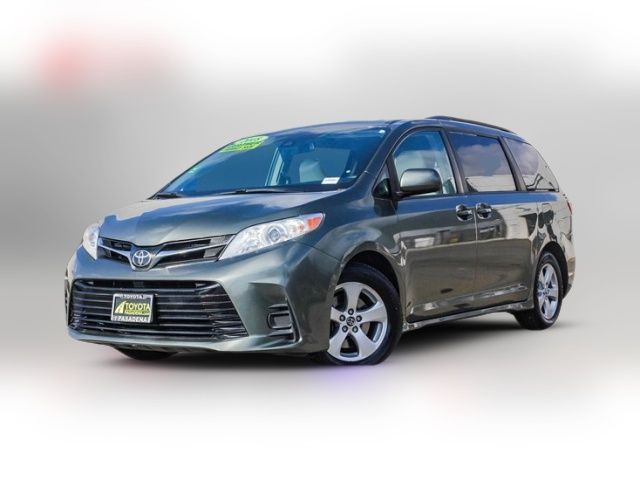 2018 Toyota Sienna LE