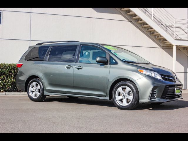 2018 Toyota Sienna LE