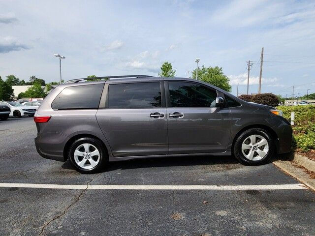 2018 Toyota Sienna LE