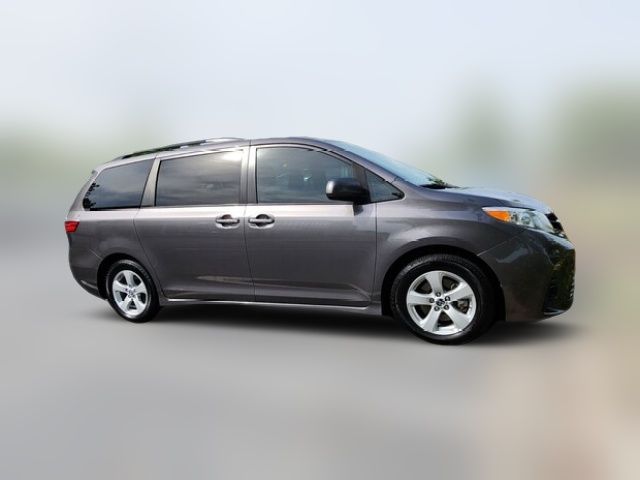 2018 Toyota Sienna LE